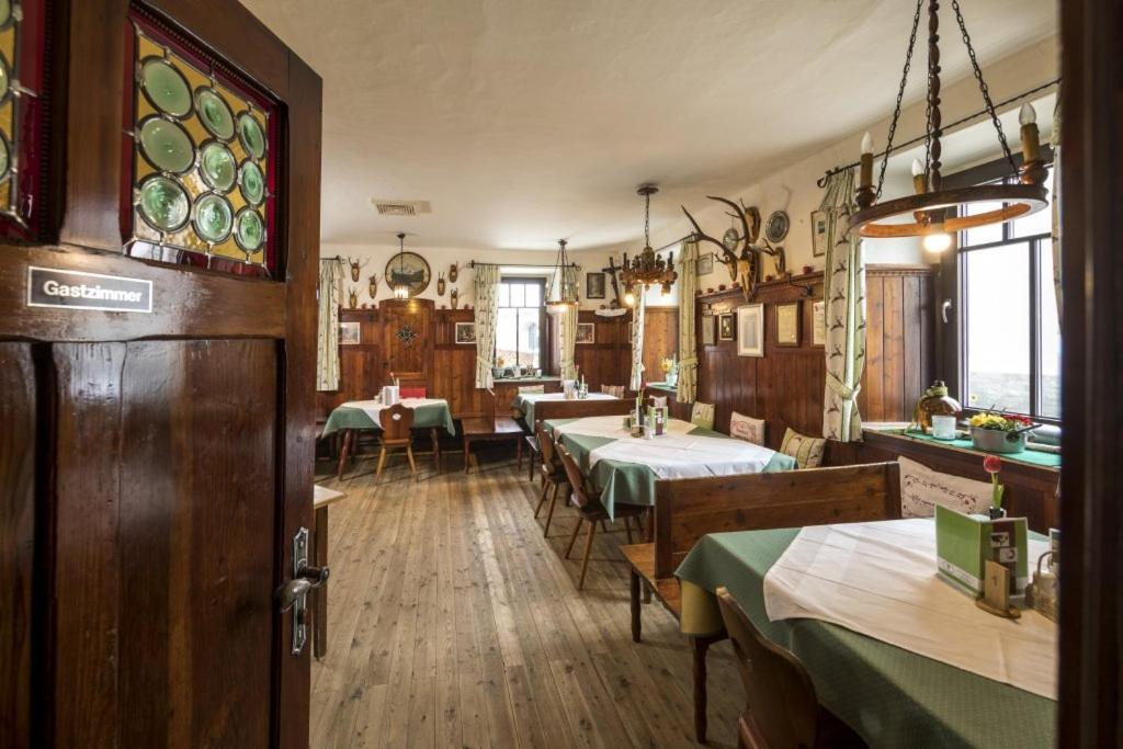 Gasthof Gruener Baum Kirchberg am Wechsel Buitenkant foto