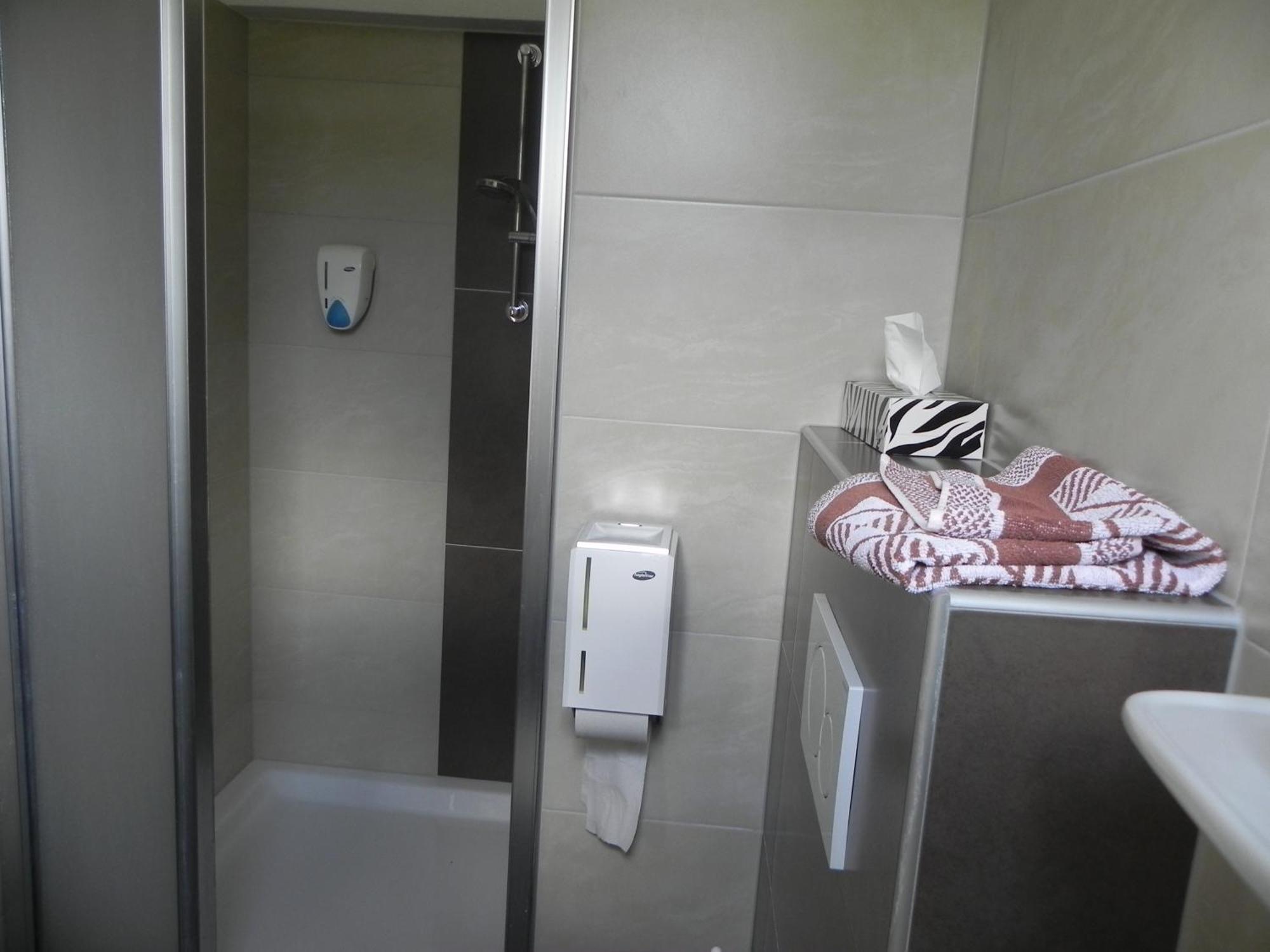 Gasthof Gruener Baum Kirchberg am Wechsel Kamer foto