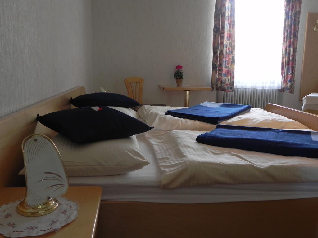 Gasthof Gruener Baum Kirchberg am Wechsel Kamer foto